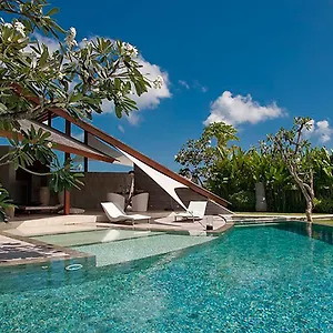 The Layar - Designer And Spa, Chse Certified Villa Seminyak