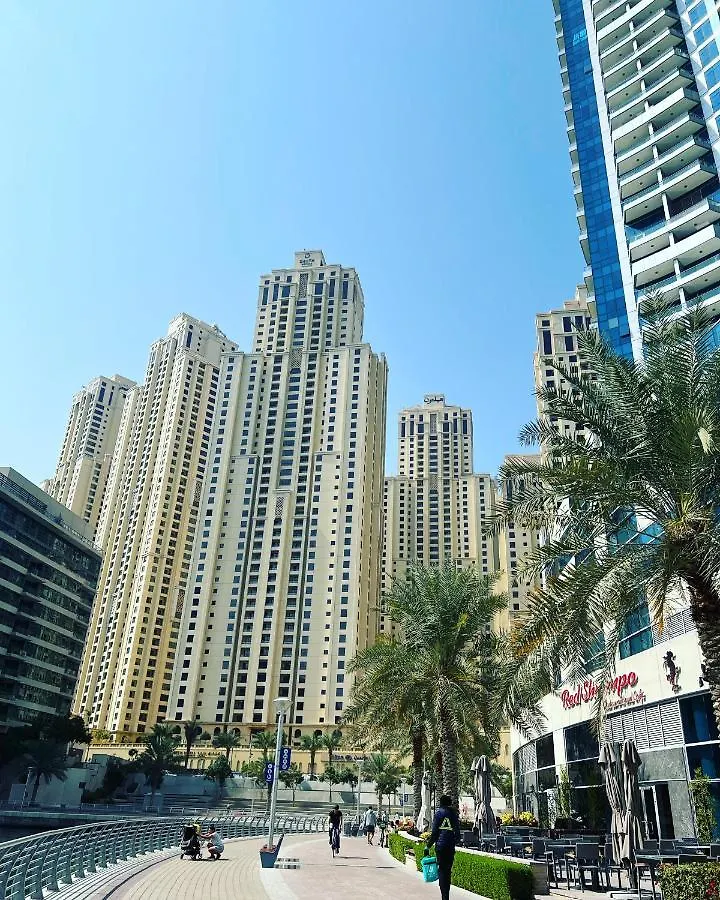 Lunar Hostel - Jbr Dubai Pansiyon