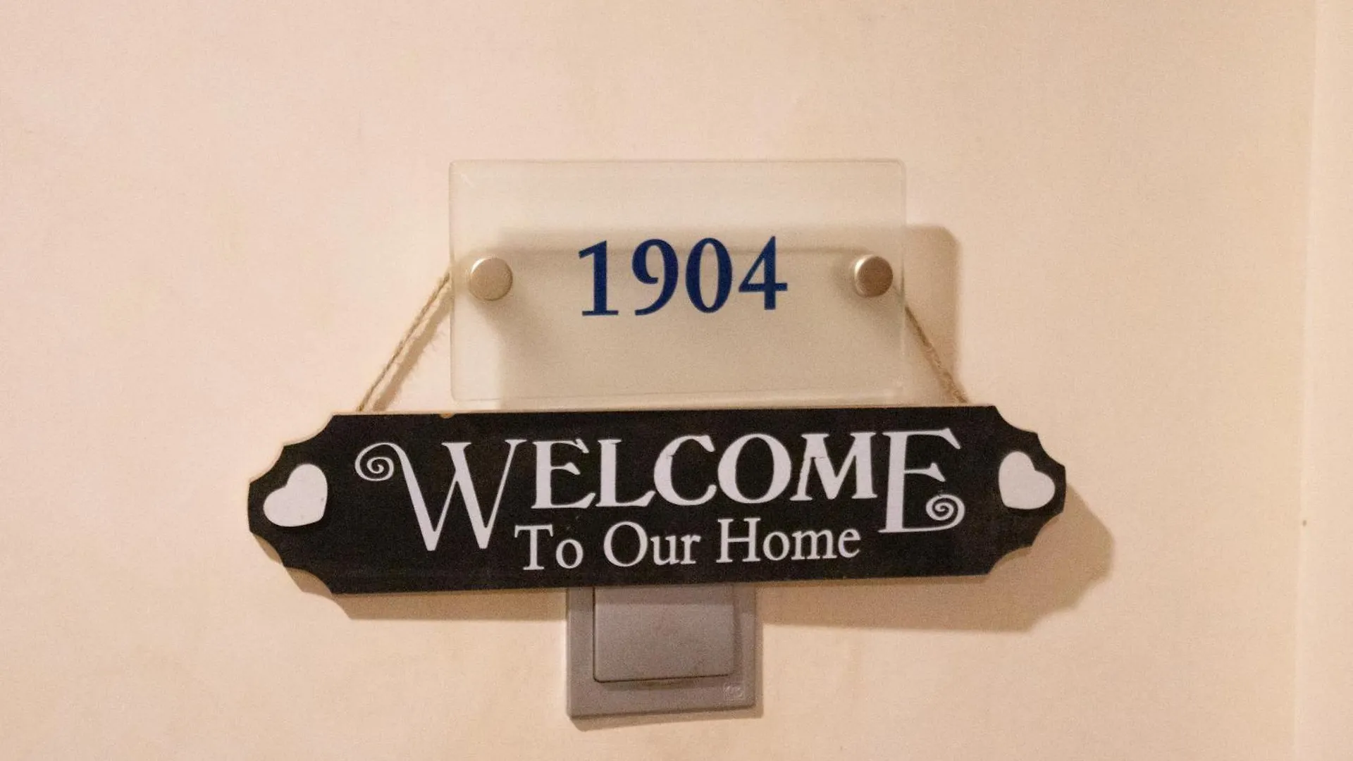 Lunar Hostel - Jbr Dubai