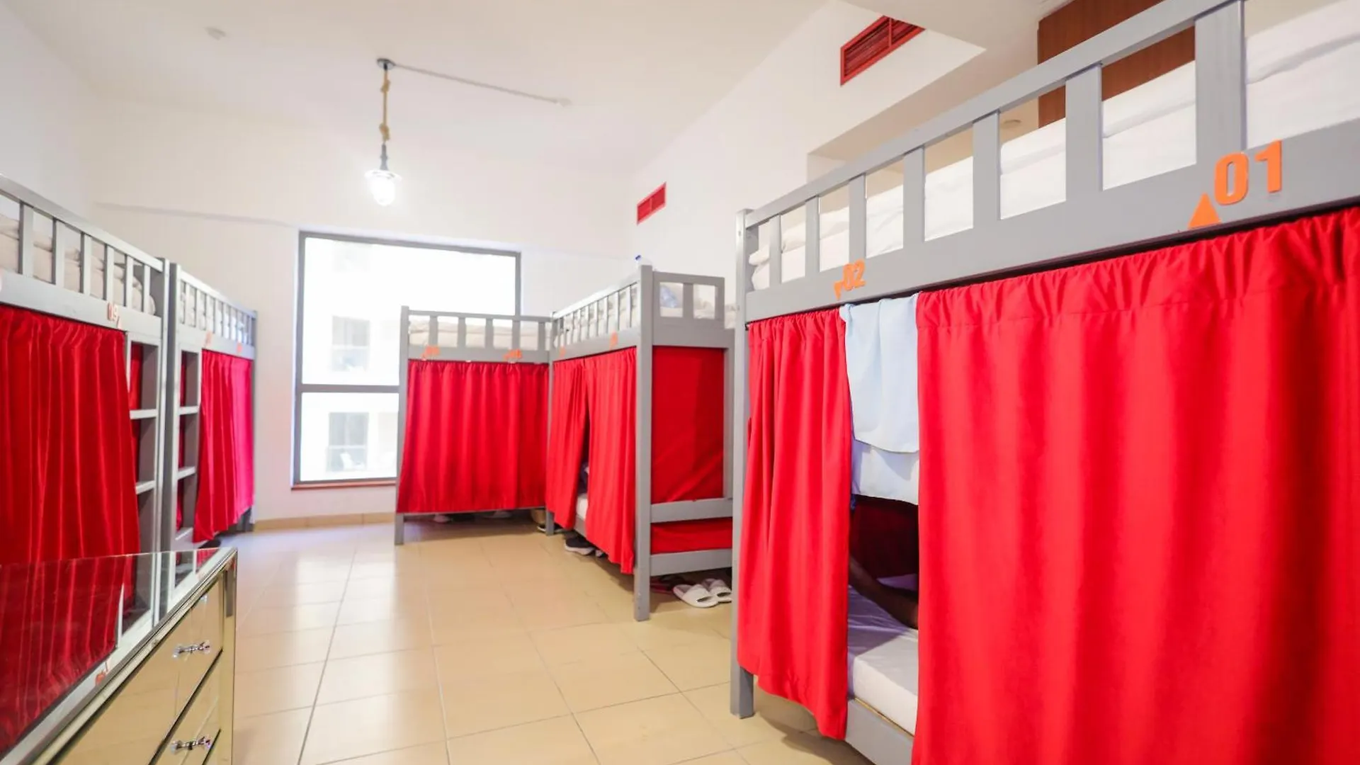 Lunar Hostel - Jbr Dubai Pansiyon