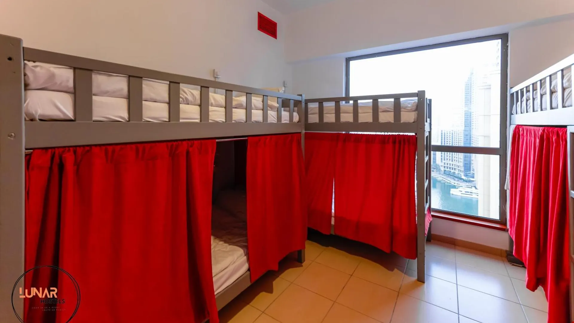 Lunar Hostel - Jbr Dubai Pansiyon